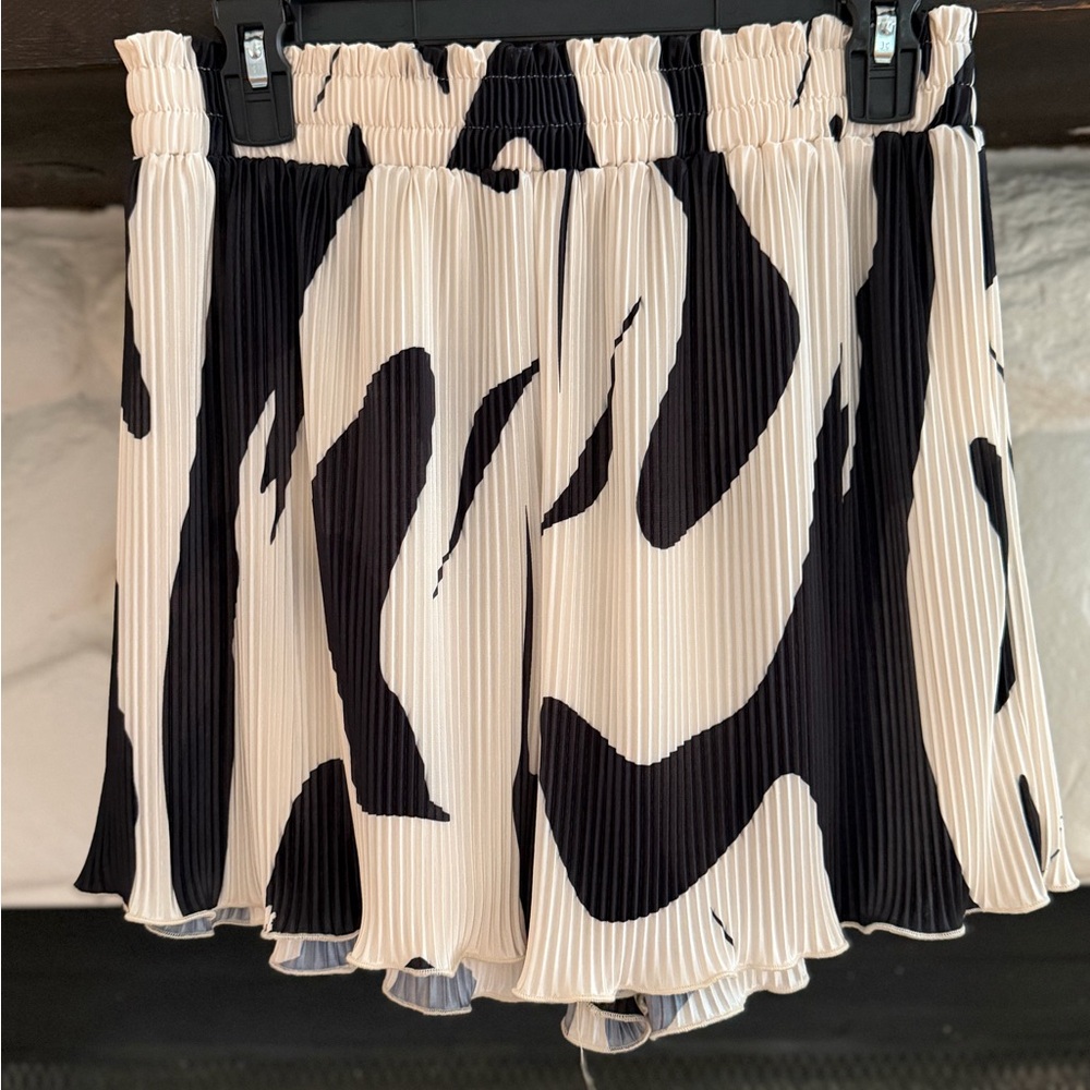 Black and White Lettuce Trim Flowy Shorts